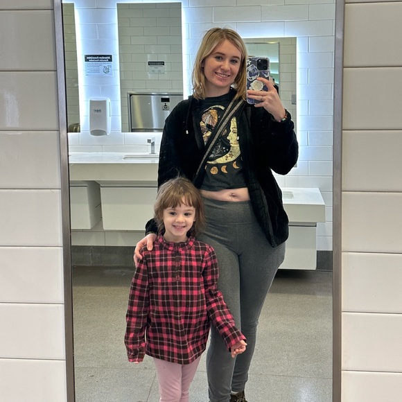 Meet your Posher, Sutter🦋 - Picture 2 of 7